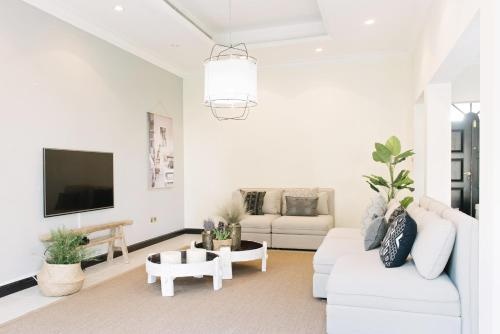 The Palm Jumeirah Villas - Frond N by Kennedy Towers