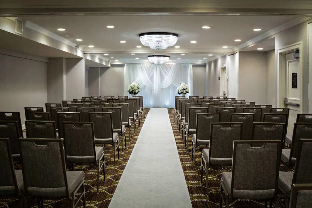 DoubleTree by Hilton Fairfield Hotel & Suites
