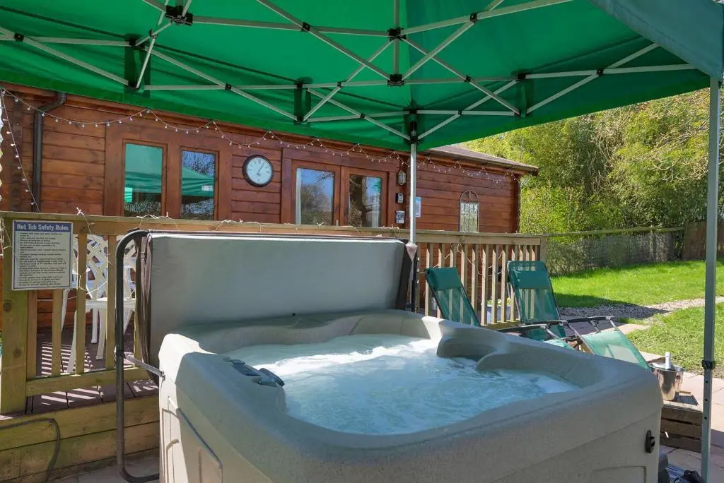 The Cabin with Hot Tub