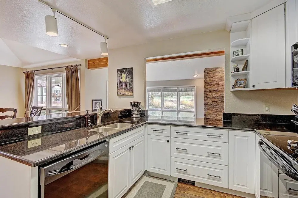 Private Mountain Town home Pet Friendly with Great Views - WD12 by Redawning