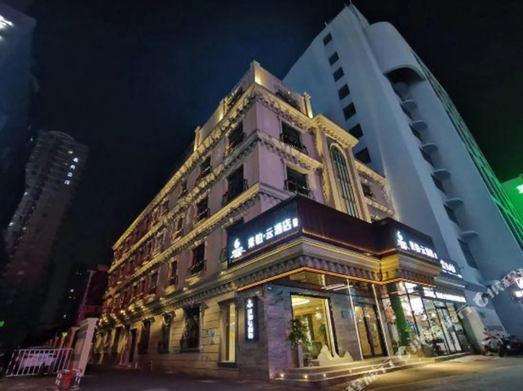 Superior Hotel (Jiaxing Yaohan Shopping Mall Area)