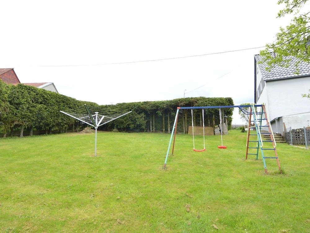 Comfortable Home With Large Sunny Garden In Beautiful Surroundings