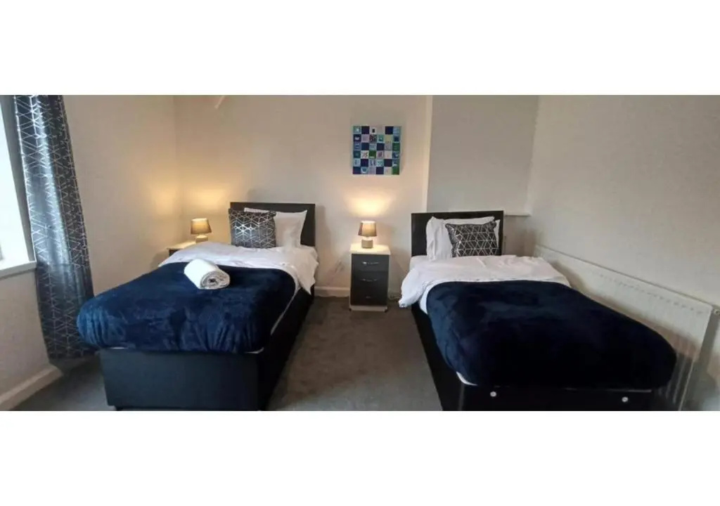 CIean and cozy quiet 3 bedroom house close to NEC and Heartland Hospital best for contractors or families