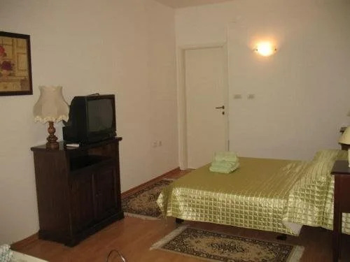 Sunny Old Town Apartment