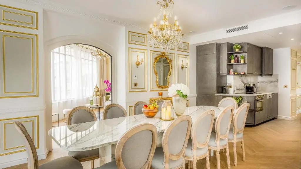 Luxury 6 Bedroom 5 bathroom Palace Apartment - Louvre View