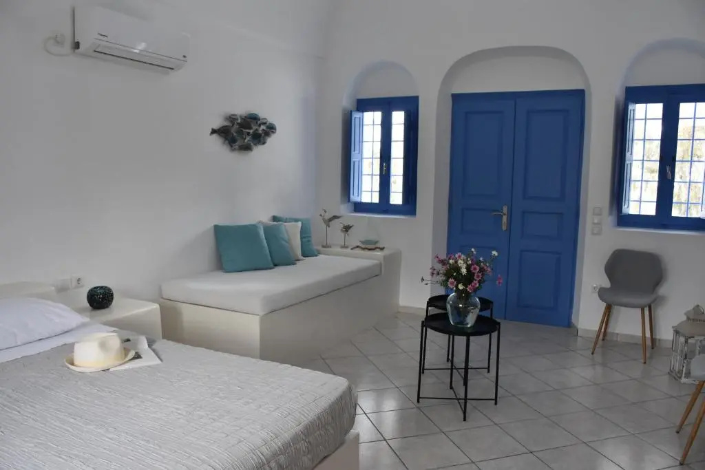 Spacious veranda, house for 3, in the village.