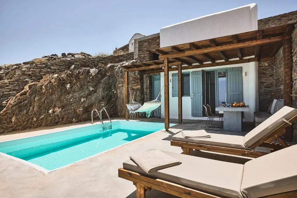 Niva Pool Suites