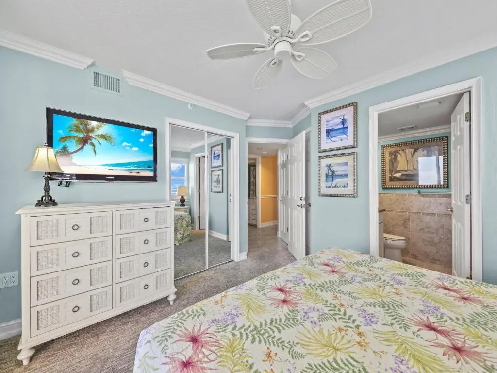 Estero Island Beach Villas 706, 2 BR, Penthouse, Gulf Front, Pool, Sleeps 6