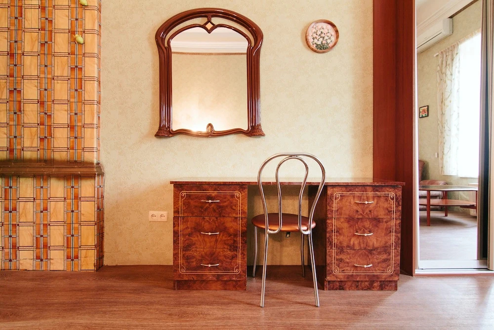 Rent Express Chervony 11