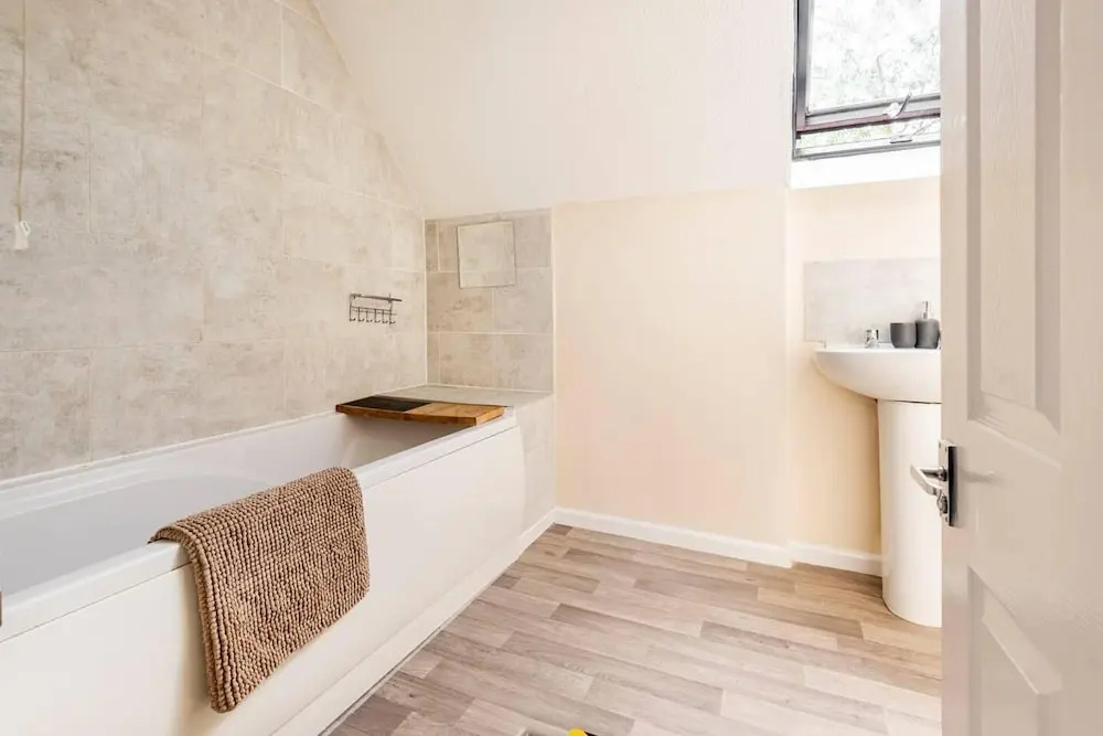 Immaculate 2 - Bedroom House in Milton Keynes