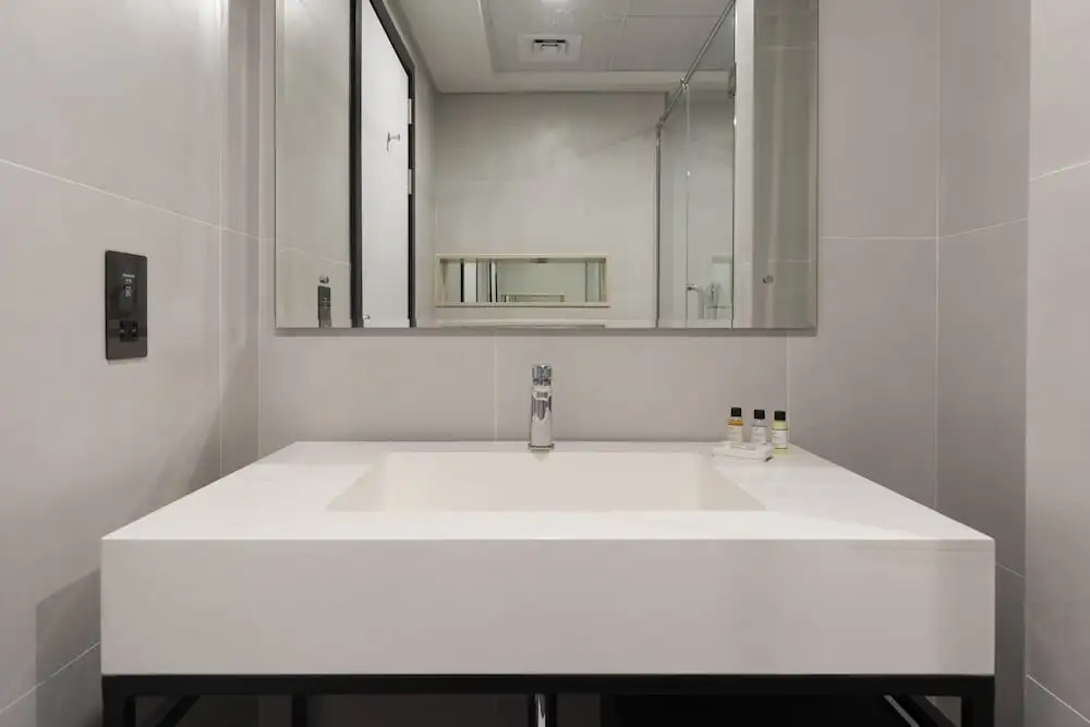 Guestready - City View Sleek Flat Pool & Gym 4926