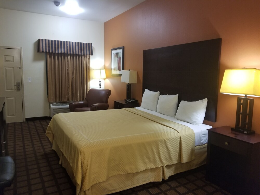 Executive Inn & Suites