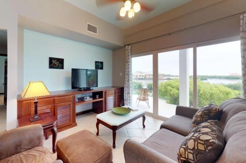 Suite H103 @ Mara Laguna