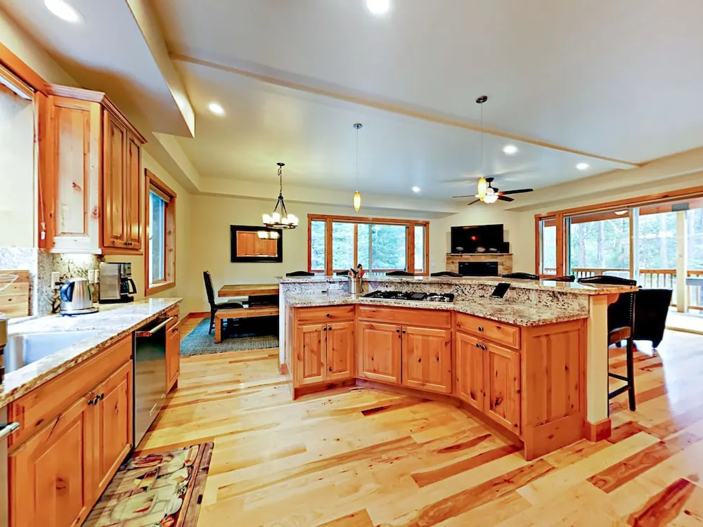831 Patricia Cabin
