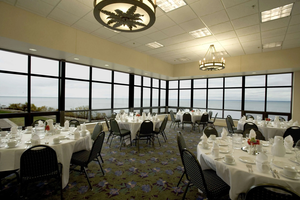 Edgewater Hotel & Waterpark
