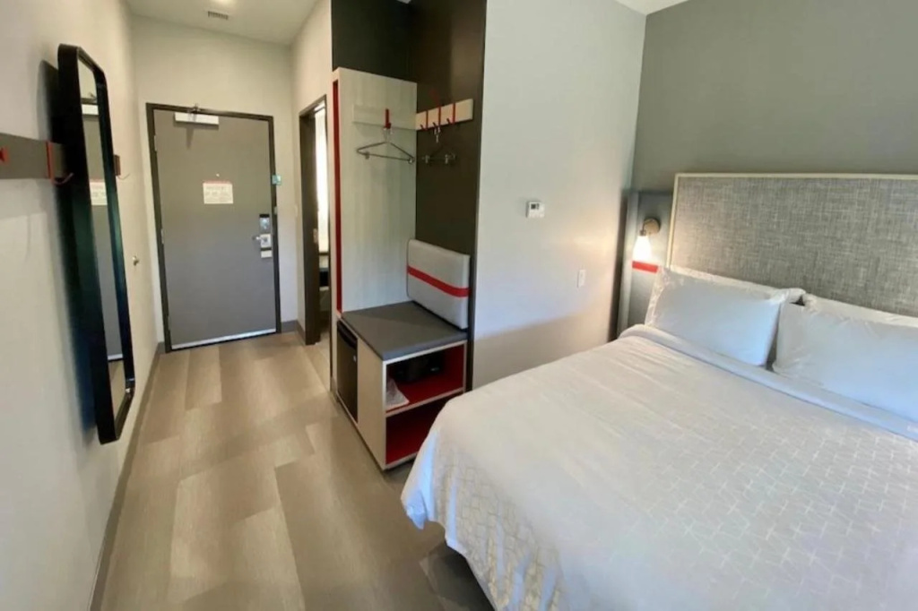 avid hotels - Macon North by IHG