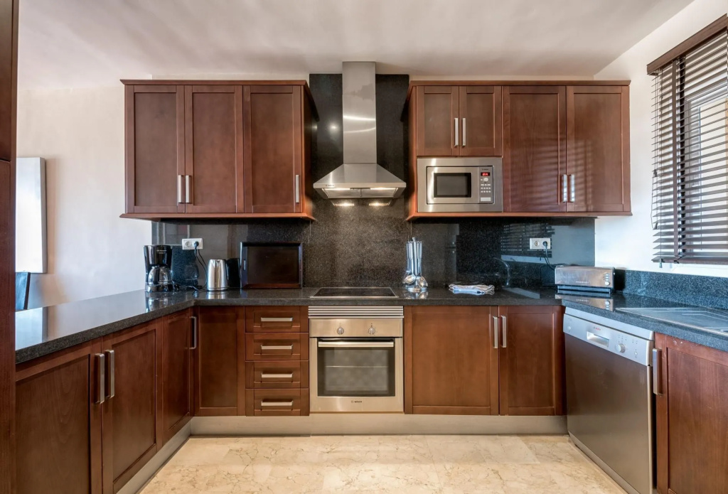 Malibu 6 -lux. 2BR Sea View Condo in Club la Costa