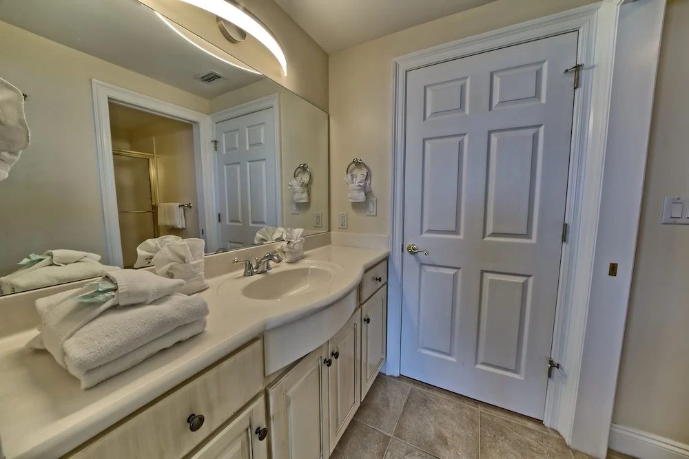 Luxurious Tropical Condo with Breathtaking Gulf View - Unit 2006 by RedAwning