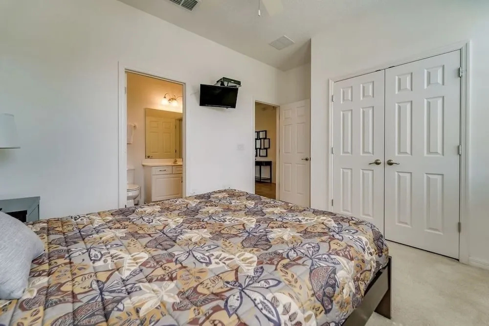 5 Bed 5 Bath Vacation Home In Golf Community! 5 Bedroom Home by Redawning