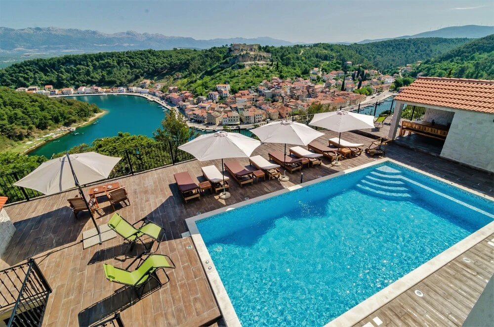 A2 Beautiful apt w. Magnificent View and Pool use