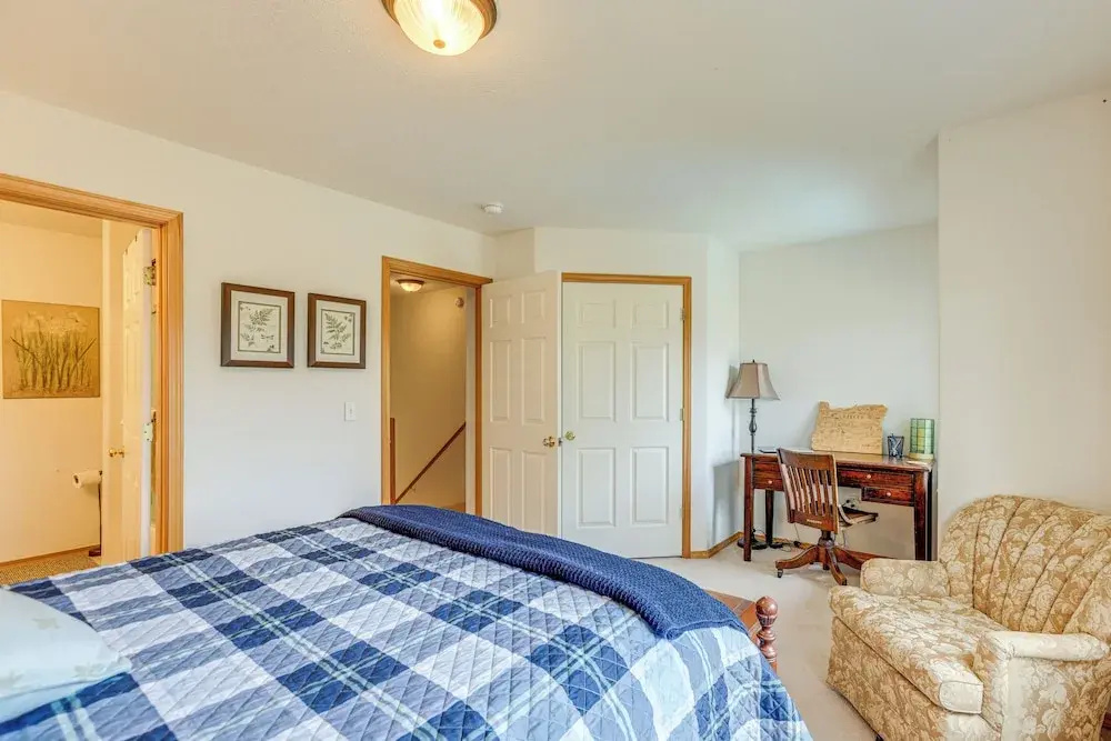 Hot Tub at Townhome on 8th Green in Redmond