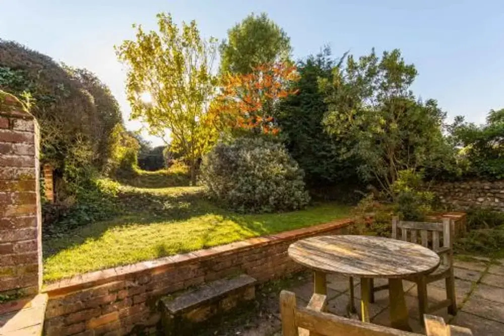 Host Stay Marlpit Cottage