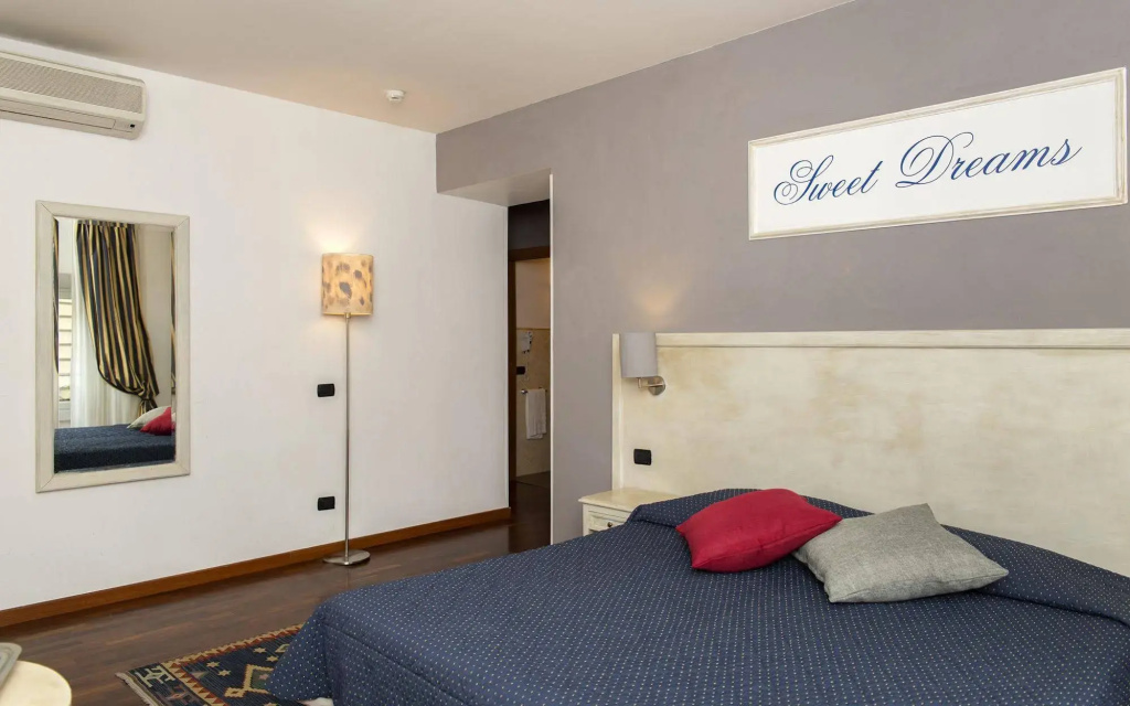 Inn Rome Rooms & Suites