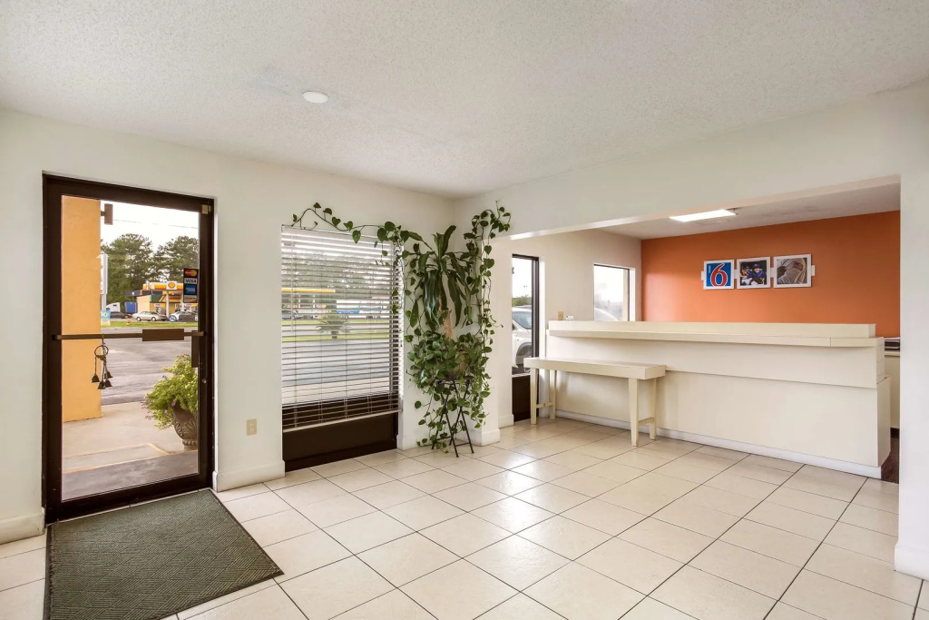 Motel 6-Macclenny, FL