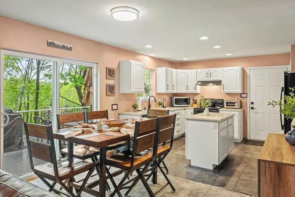 Lakeview Retreat w/ Kayaks, Game Room, Firepits Gated Community w/ Lake + Beach Access