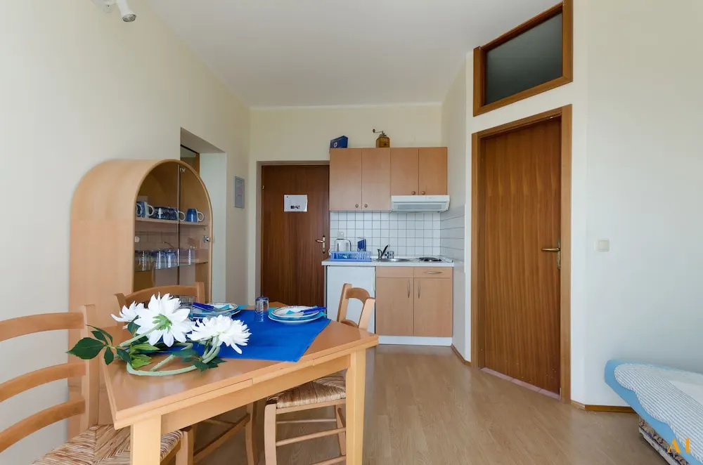 Apartments and Room Drazen