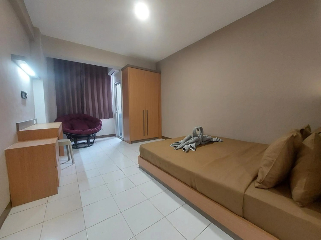 Emerald Apartel