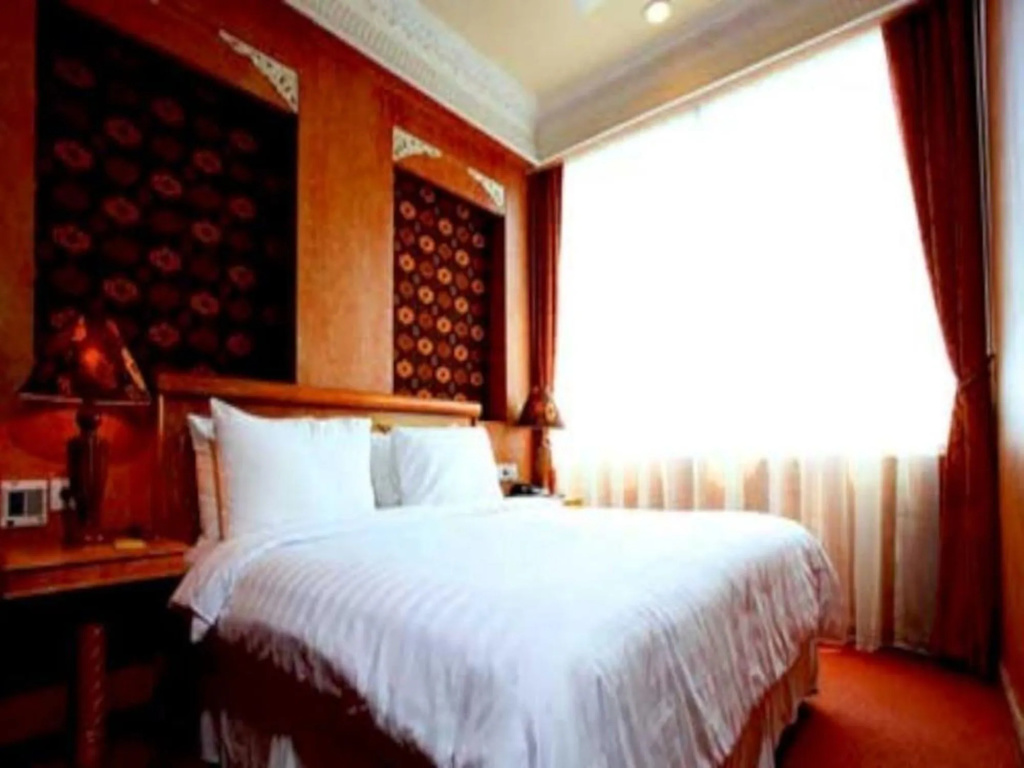Amos Cozy Hotel & Convention Hall