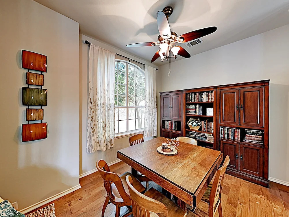 10807 Dripping Springs - 3 Br Home