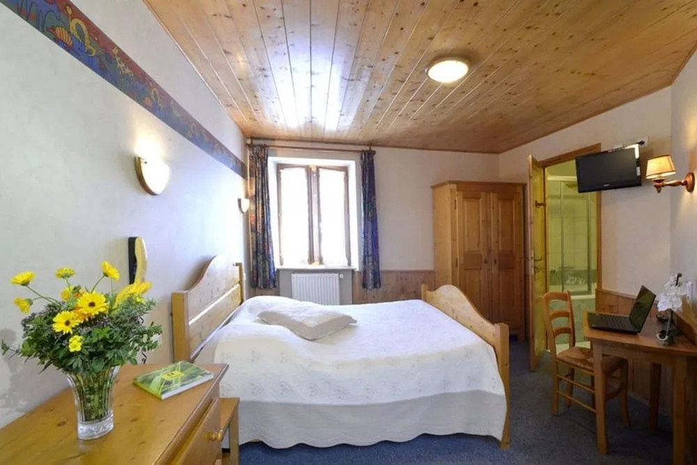 Logis Hôtel Les Bruyères