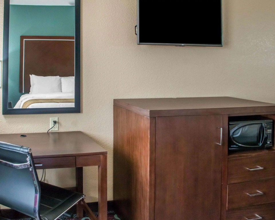 Comfort Inn & Suites San Marcos near Outlet Mall