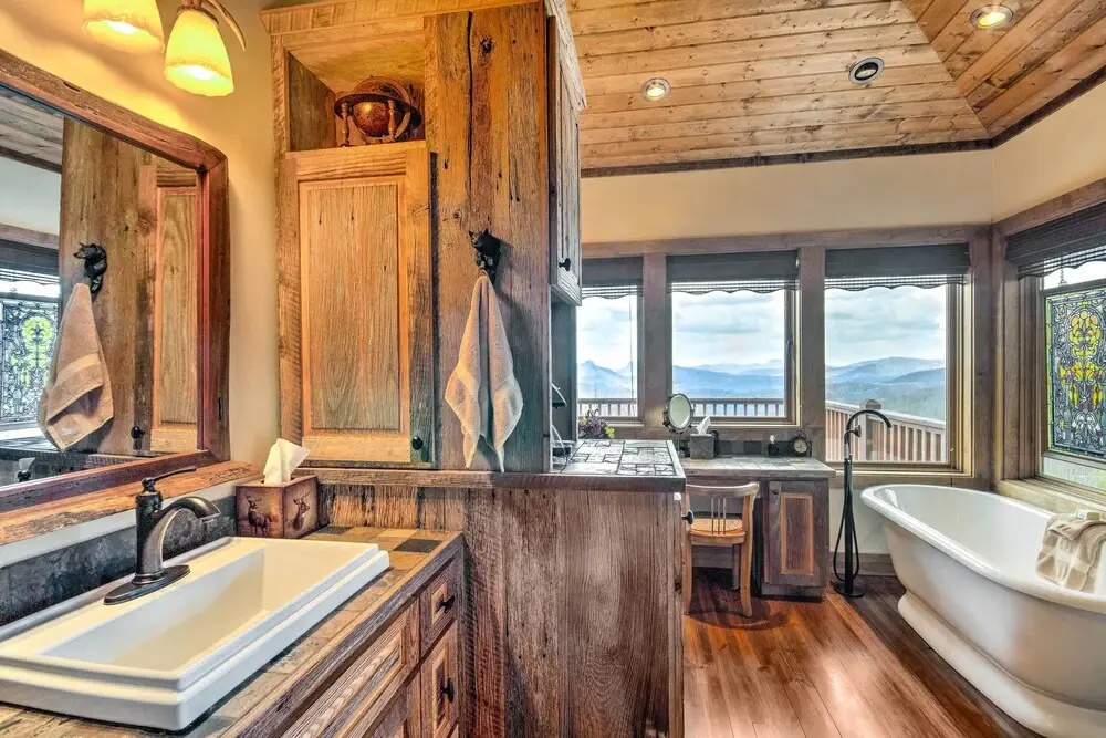 6 Mi to Sapphire Ski! Mtn-view Gem w/ Resort Perks