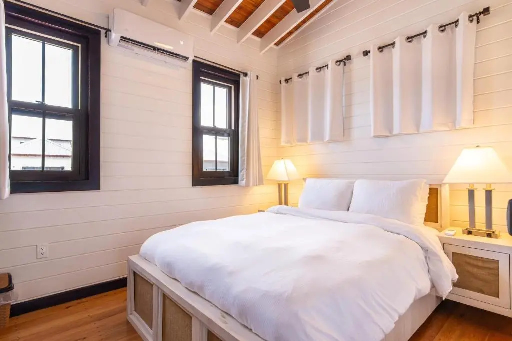 Paradise Cottage 3 bedroom 4 beds, 1 Full Bath - Private