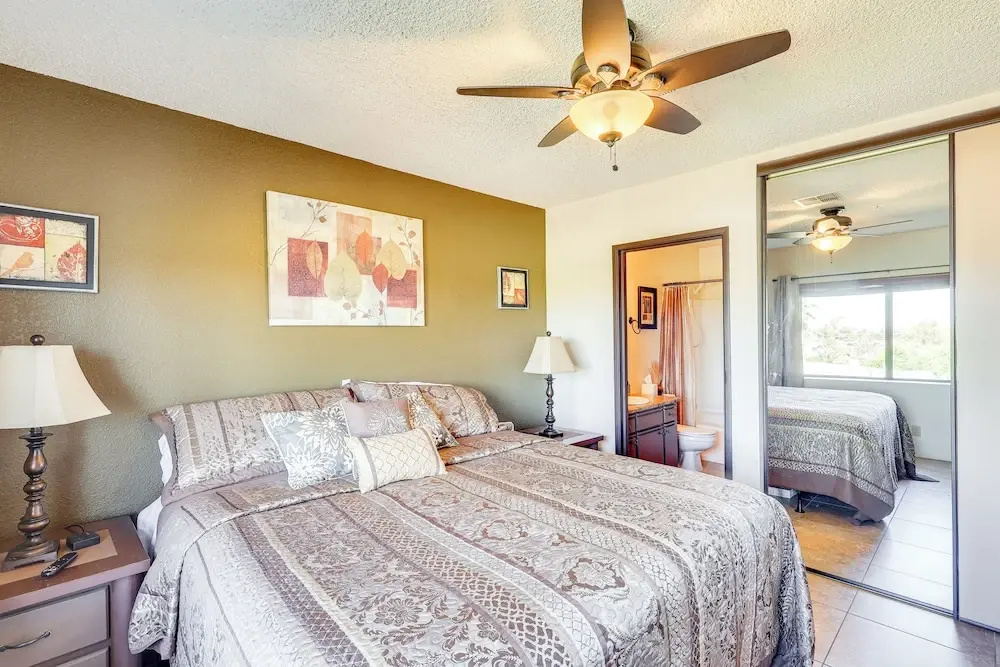 London Bridge Views: Havasu Condo on Golf Course