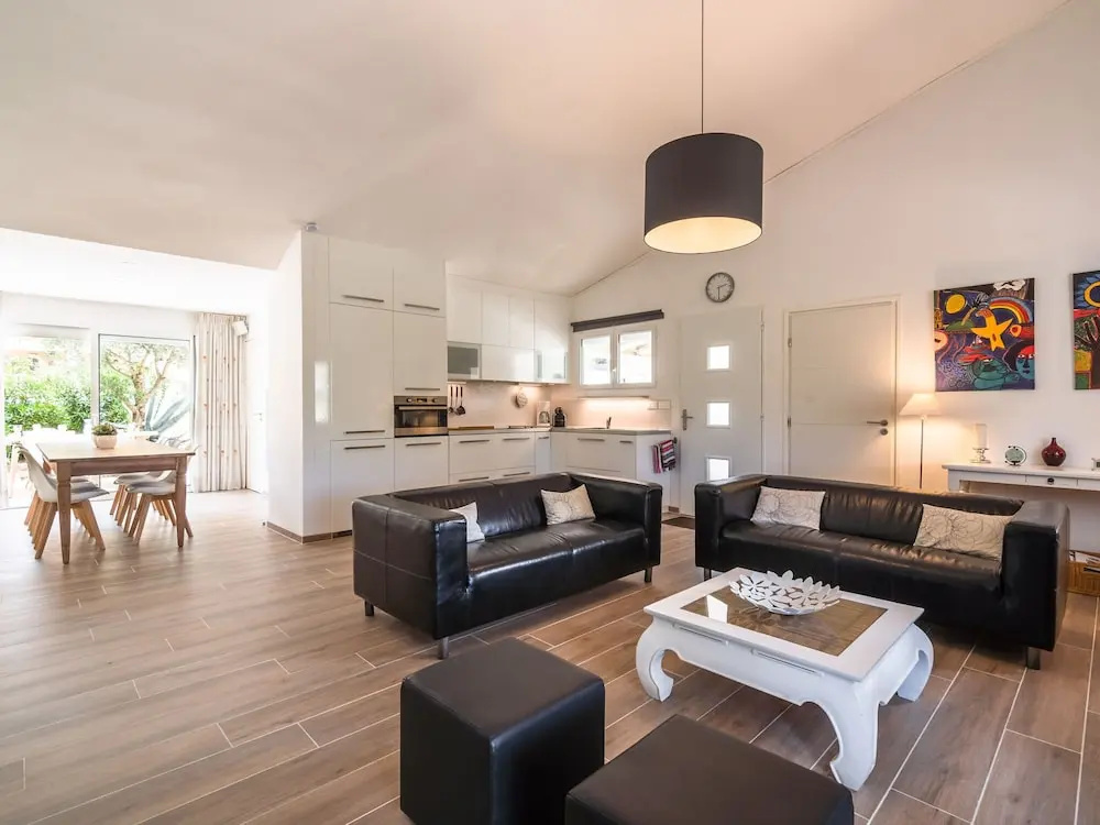 Villa in Pouzols With Private Pool & Vineyards
