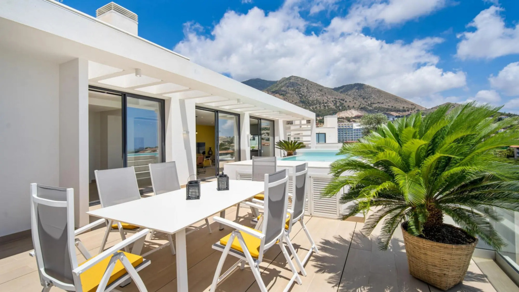 Yara In Fuengirola With 3 Bedrooms And 2 Bathrooms