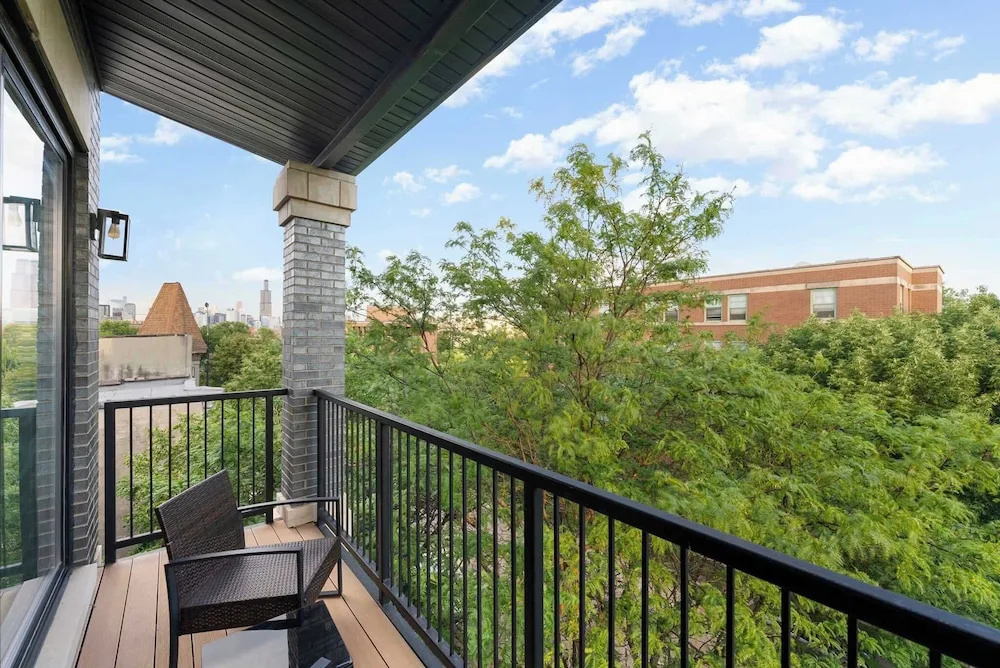 New 3bed 2bath Condo With Parking by United Center