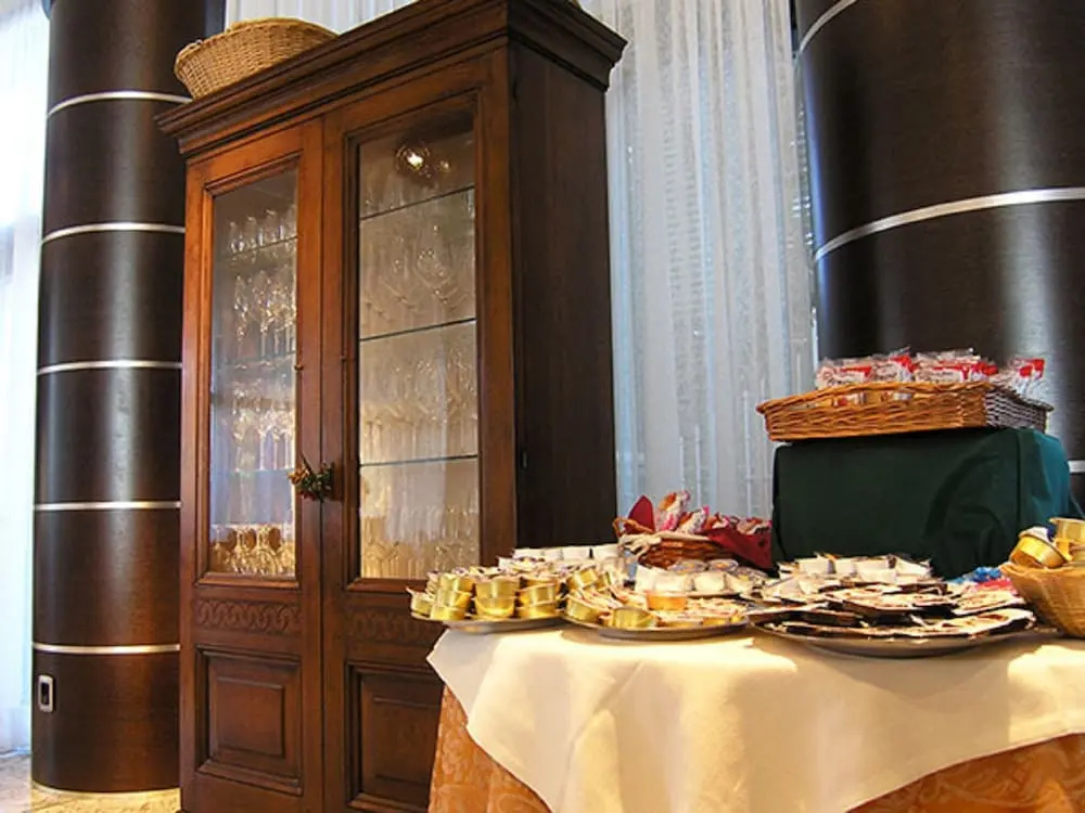 Dado Hotel International