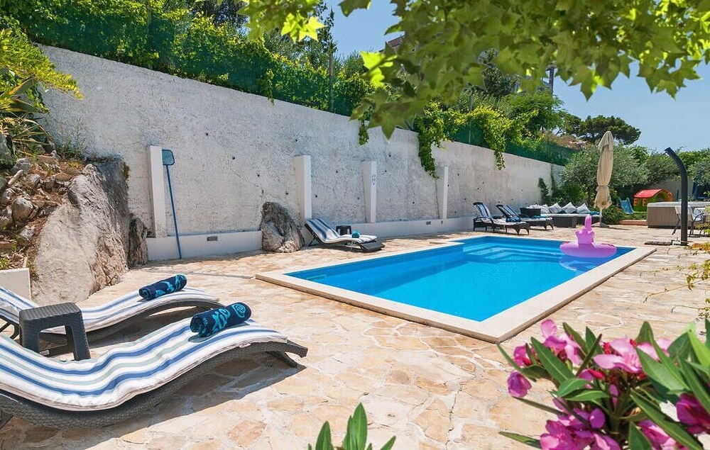 Awesome Home in Lokva Rogoznica with Hot Tub, WiFi, 7 Bedrooms
