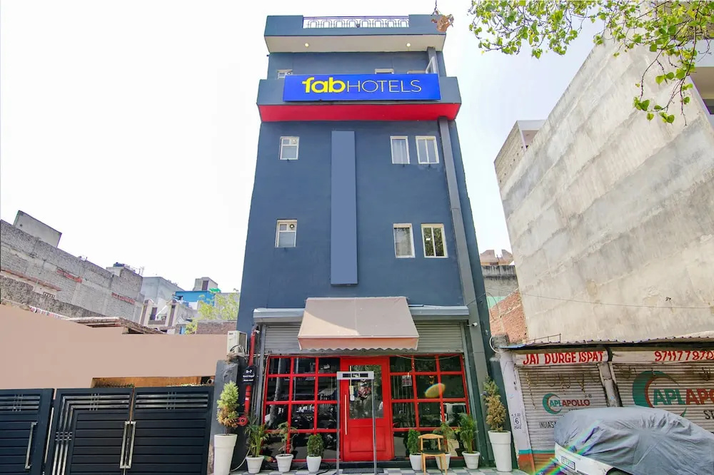 FabHotel Chawla House