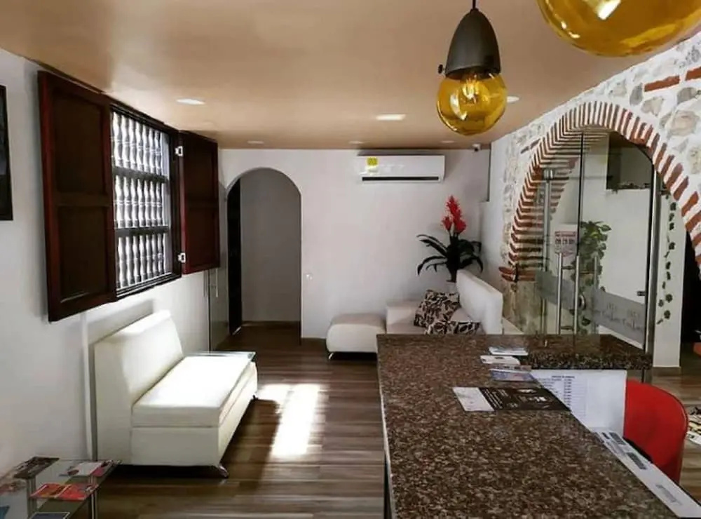 CL-8  Habitación con balcón en Getsemaní