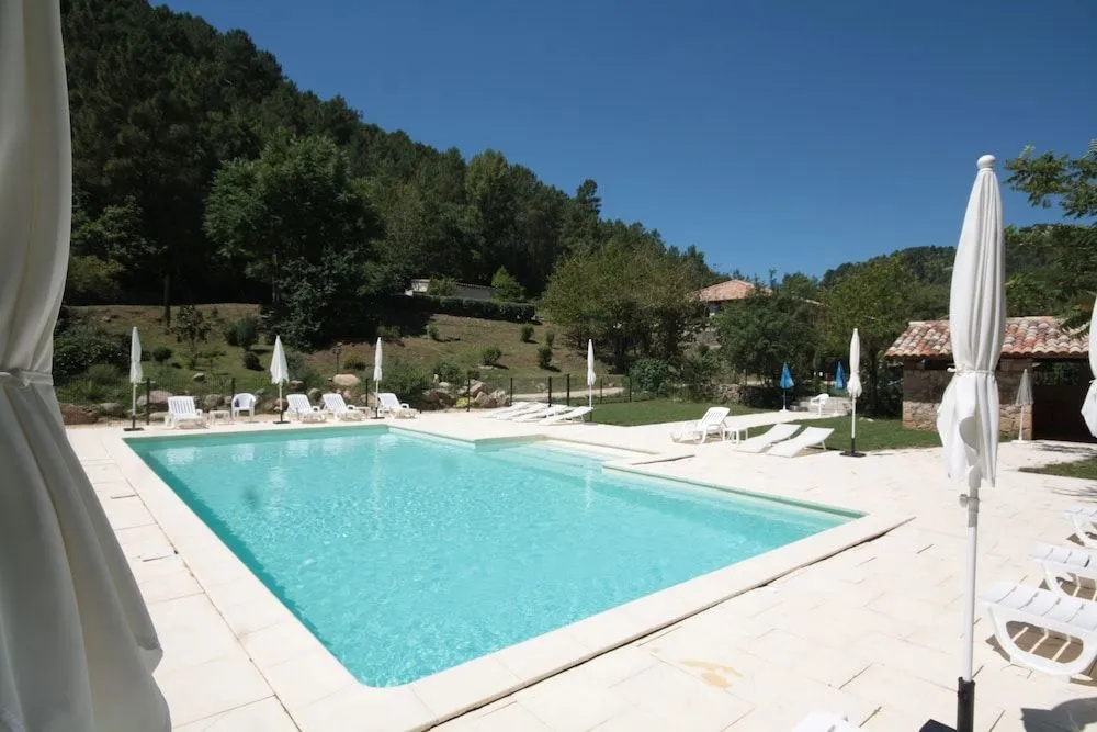 Logis Hôtel Restaurant Le Domaine de l'Eau Vive