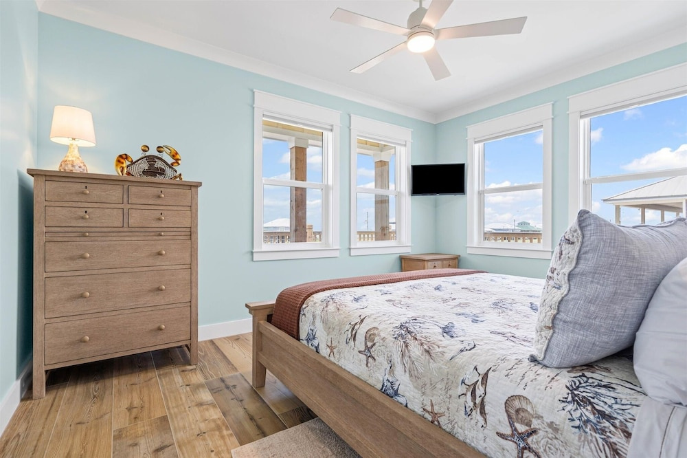 Surfside - 2431 Bienville 4 Bedroom Home by RedAwning