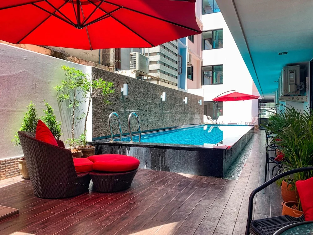 Scandia Beach Hotel - Soi 7 Best Location - 200m to Beach next to Food Market
