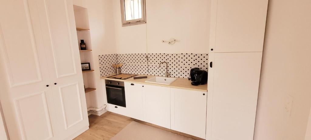 2 bedroom apt with BALCONY - Historical center