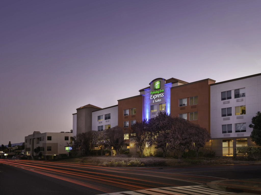 Holiday Inn Express Hotel & Suites Belmont by IHG